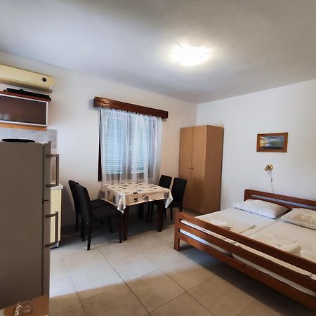 Apartmani Ivandić Murter Ruang foto